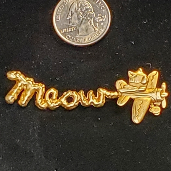 0232. EUC ~ Aviator Cat 🐈 Goldtone Kittie MEOW Sky Pilot ~ ✈️ - Picture 1 of 9